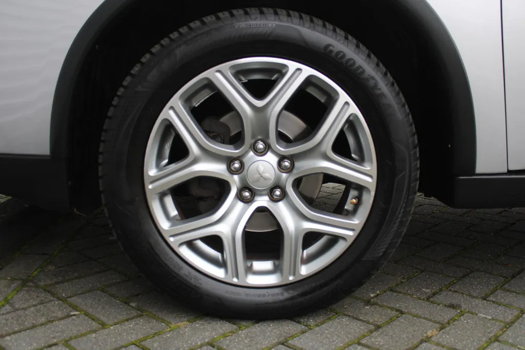 Mitsubishi Outlander 2.0 PHEV Business Edition X-Line | Navi | Clima | Camera | Trekhaak | Keyless | 18' LM |