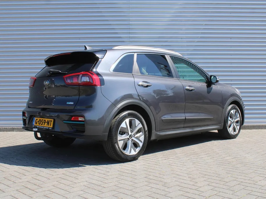 Kia e-Niro ExecutiveLine 64 kWh | Trekhaak | Warmtepomp | Stuur-/stoelverwarming + ventilatie | Leer | Camera | Stoelgeheugen | Dodehoek detectie | LED | 17' LM |