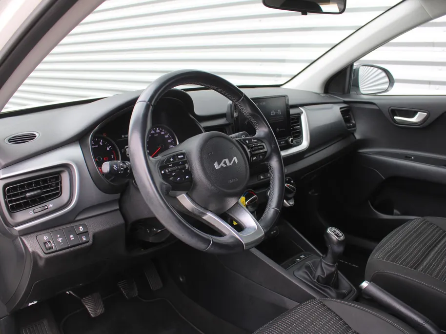 Kia Stonic 1.0 T-GDi MHEV DynamicLine | Camera | LED | Apple Carplay/Android Auto | Airco | Cruise | 15" LM |