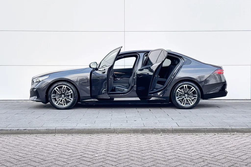 BMW 5 Serie Sedan 530e M Sport Edition