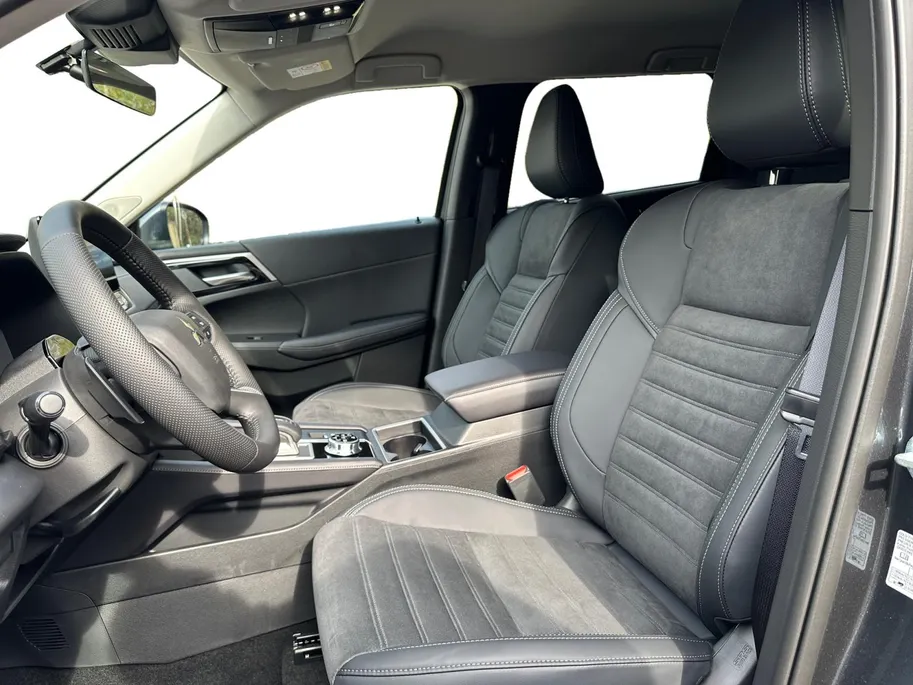 Mitsubishi Outlander 2.4 PHEV First Edition | 6000 EURO KORTING | NU DIRECT LEVEBAAR | 8 JAAR GARANTIE |