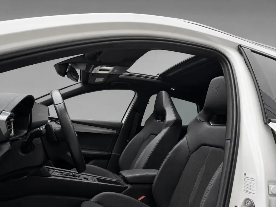 CUPRA Formentor 1.4 245pk DSG e-Hybrid VZ Performance · Panoramadak · Camera · Trekhaak · Apple/Android Car Play · Navigatie · Stoelverwarming · 19'' Inch ·