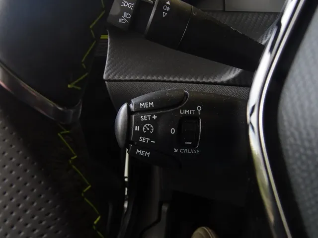 Peugeot e-208 EV GT 50 kWh