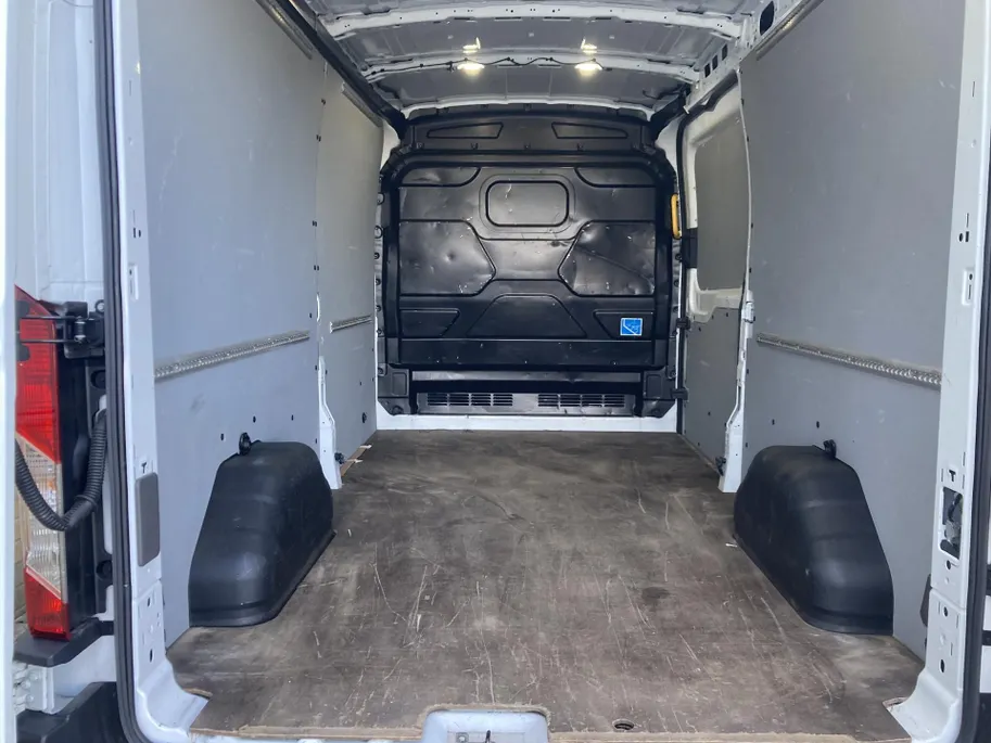Ford Transit 350 2.0 TDCI 130 pk L3H2 Trend Navigatie - Apple Carplay/ Android Auto - Achteruitrijcamera - laadruimtebescherming