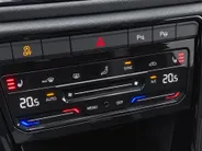 Volkswagen T-Roc 1.5TSI/150PK R-Line Black Style · Panoramadak · Apple/Android Car Play · Navigatie · Camera · Stoelverwarming · Garantie t/m 14-07-2027