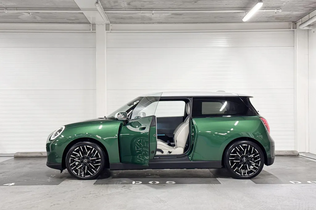 MINI Cooper 3-deurs Electric Cooper SE Favoured