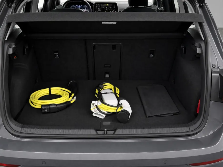 Volkswagen Golf Life Edition 1.5 eHybrid 204 PK 6 versn. DSG · Draadloze telefoonlader · Achteruitrijcamera · Privatelease Van 594,- voor  472,- obv 24 maanden! · Prijs is inclusief inruilpremie · MEGA SALE