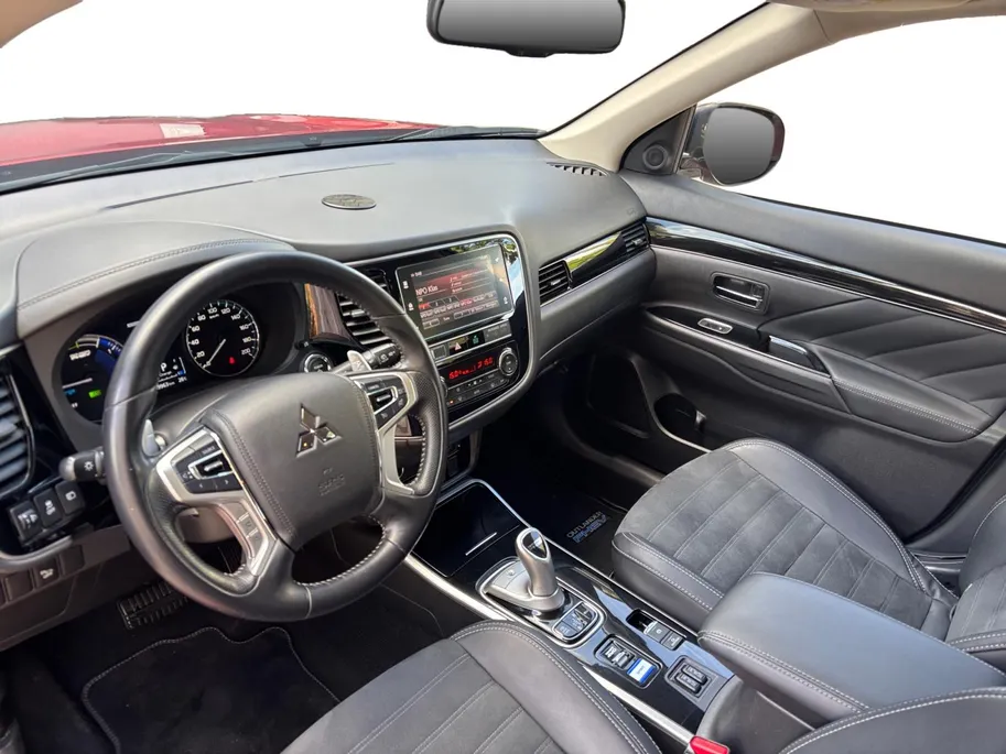 Mitsubishi Outlander 2.4 PHEV Pure+ | Trekhaak | Camera | Stoelverwarming | Cruise |