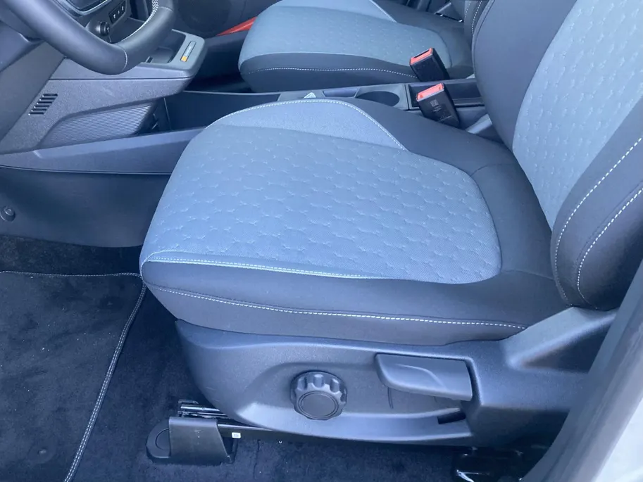 Ford Tourneo Courier Titanium 100% Elektrisch 43kWh 136 pk Apple Carplay/Android Auto - Winterpack - trekhaak