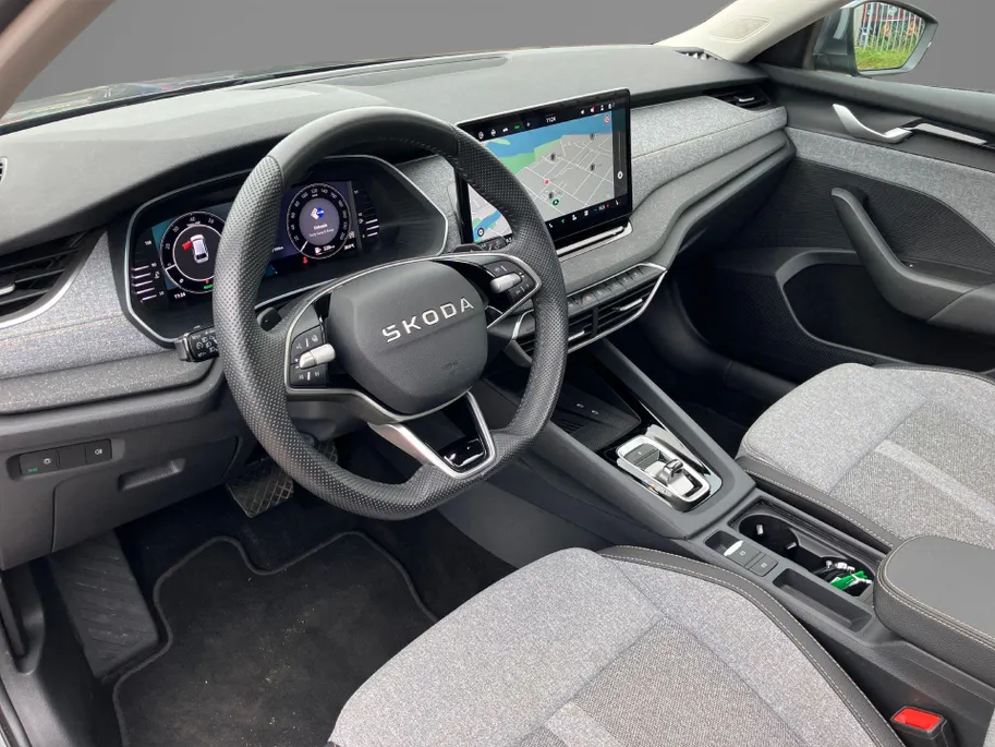 Škoda Octavia Combi 1.5TSI/150PK MHEV FL Design DSG · Panoramadak · Camera + Parkeersensoren · Apple/Android Car Play · Stoelverwarming · Garantie t/m 21-05-2029 of 60000km.