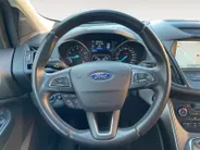 Ford Kuga 1.5 EcoBoost Titanium nette dealer auto | Wegklapbare trekhaak| Navigatie| elec achterklep| Parkeersensoren| 4 seizoen banden| Stuur verwarming| Stoel verwarming| Vooruit verwarming| Climate Control |
