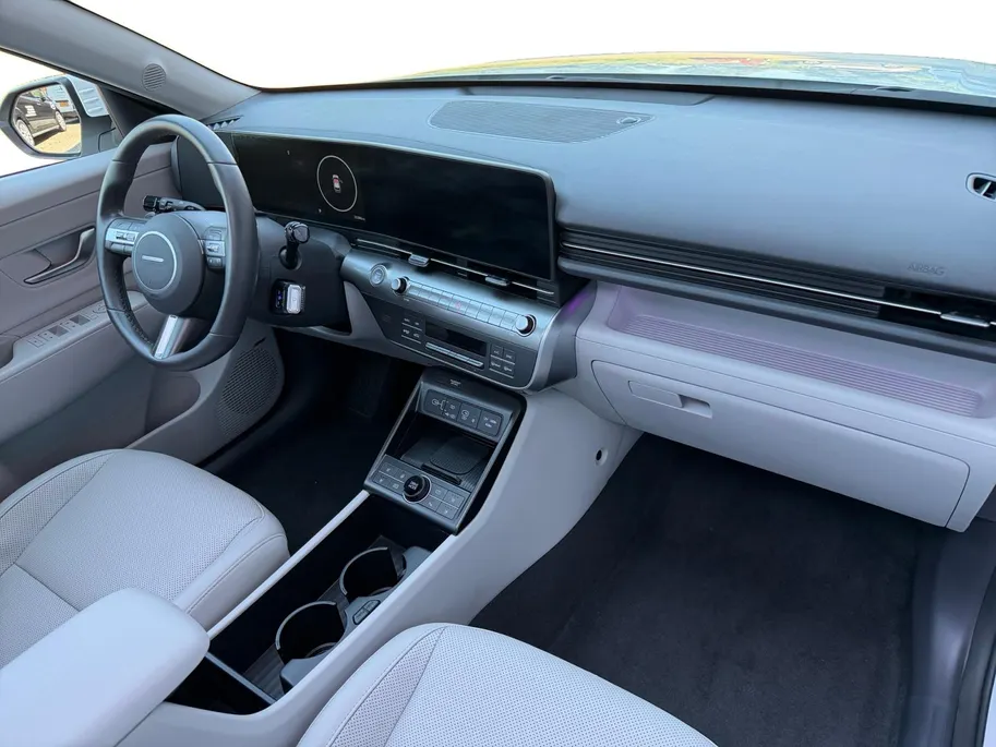 Hyundai Kona 1.6 GDI HEV Premium Sky | Schuif-/ kanteldak | Navigatie | Stoelverwarming & verkoeling | 360 camera | Apple Carplay/ Android auto | DEALER AUTO