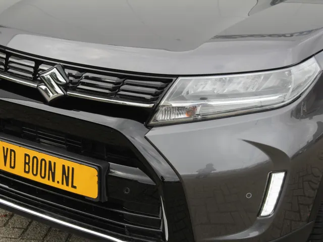Suzuki Vitara 1.5 Hybrid Style Automaat | Navi | Adap Cruise | Panodak | Trekhaak | All Season