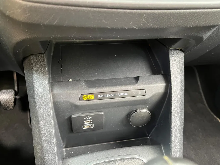 Ford Tourneo Courier 1.0 EcoBoost | Apple Carplay/Android Auto | Navigatie | Camera | Climate Control | Parkeersensoren | Stuurbediening | Hoge Instap