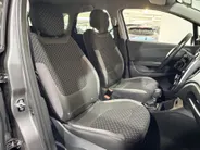 Renault Captur 120PK TCe Intens Automaat | Trekhaak | Navi | LM Velgen Hoogglans Zwart | Camera | Parkeersensoren | Full LED | Climate Control | Cruise Control | Keyless Entry | Elektrische Ramen & Spiegels | Licht & Regen Sensor |