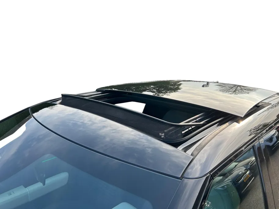 Kia EV4 Hatchback GT-PlusLine 81.4 kWh | Schuif/kanteldak | Lederen bekleding | 360 Graden camera | Head up display | Elektrische achterklep | Elektrische stoel verstelling met geheugen | Stoel verwarming + ventilatie voor | Dodehoek camera | Draadloze oplader | 