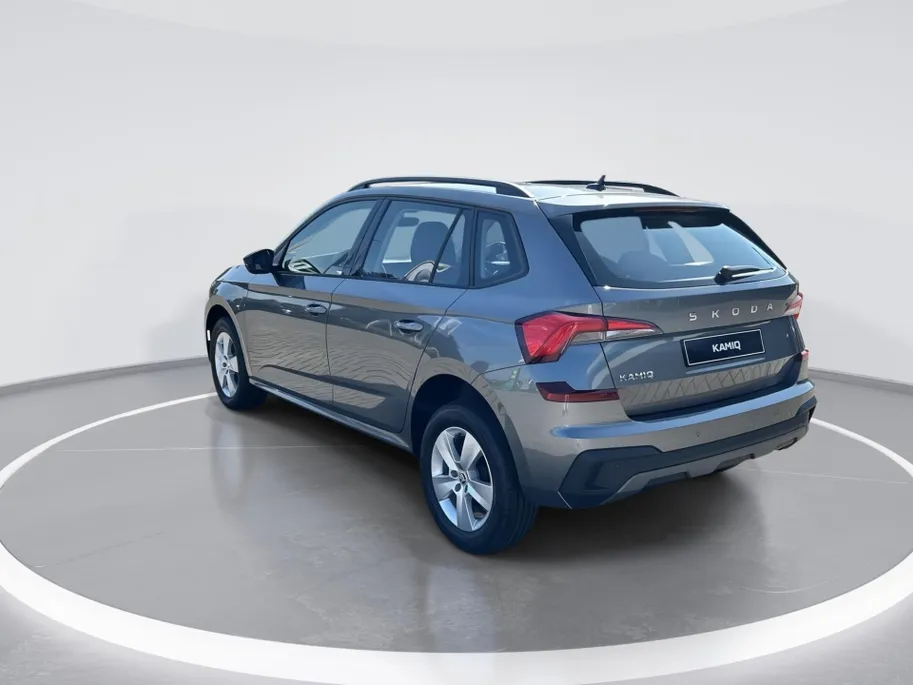 Škoda Kamiq Selection 1.0 TSI 85 kW / 115 PK SUV 6 versn. Hand | Metallic Lak | 16'' Lichtmetalen Velgen | 1.000,- inruilpremie