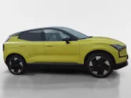 Volvo EX30 Single Motor Extended Range Ultra 69 kWh | Zeer compleet | Panoramadak | Harman Kardon Audio | 360 graden camera | Stoel & stuurverwarming | Bovag garantie | NAP