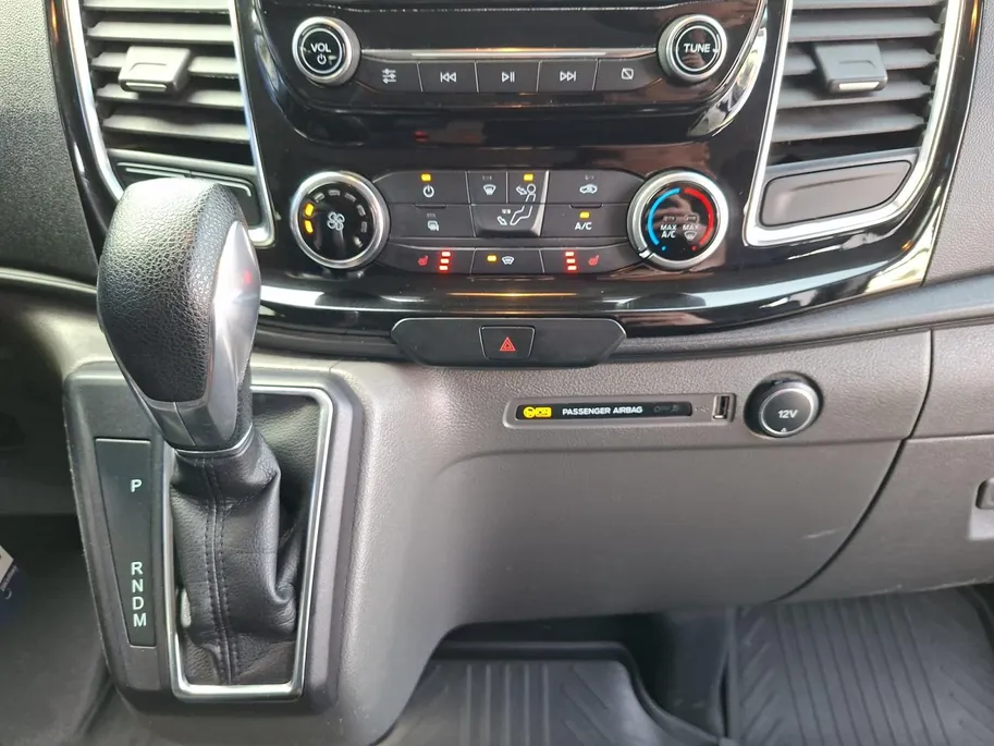 Ford Transit Custom Camper 2.0 TDCI L2H1 Limited | Distributie is vervangen | Camper met 2 slaapplaatsen | Keuken met gootsteen- koelkast- gasfornuis | Zonnescherm | Trekhaak Transit Custom Camper 2.0 TDCI L2H1 Limited | Distributie is vervangen | Camper met 2 slaapplaatsen | Keuken met gootsteen- koelkast- gasfornuis | Zonnescherm | Trekhaak