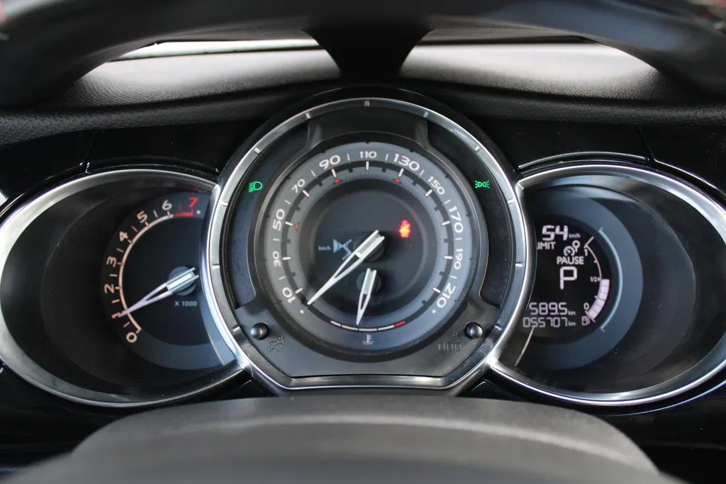 DS DS 3 1.2 PureTech Performance Line | Automaat | Navi | Trekhaak | Clima | 17' LM Velgen | Camera |