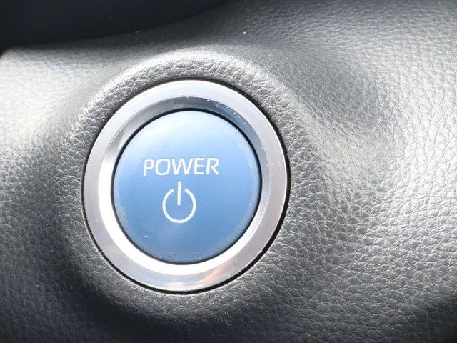 Toyota Yaris 1.5 Hybrid Launch Edition Bi-tone | JBL | Blindspot
