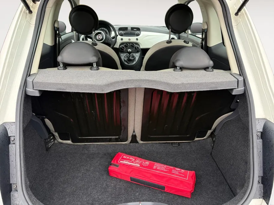 Fiat 500 1.2 Lounge airco , lm velgen , panoramadak , tel , usb , el ramen en spiegels .