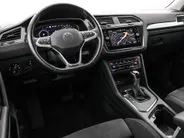 Volkswagen Tiguan 1.4 TSI 245pk DSG eHybrid Elegance · 360 Camera · Wegklapbare Trekhaak · Apple/Android Car Play · Dodehoek Detectie · 18'' Inch · Stoel & Stuurwiel verwarming ·