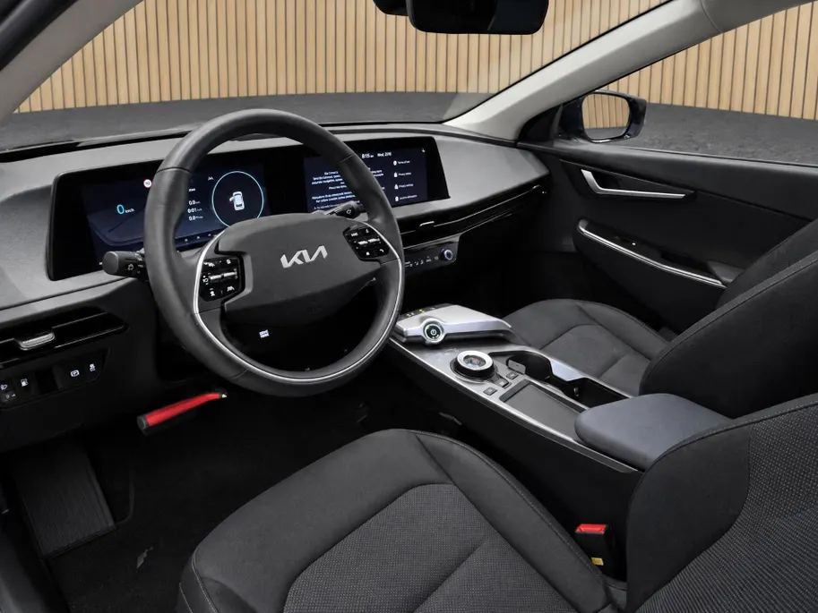 Kia EV6 Light Edition 58 kWh Dealer onderhouden | Stoel + stuurverwarming | Climate control | ACC | 800V laden | Ontzettend ruim |