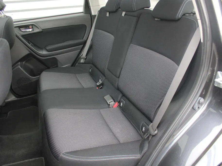 Subaru Forester 2.0 Luxury Plus | Trekhaak | Camera | Stoelverwarming | Schuifdak | 17' LM | Clima | Xenon | Parkeersensor v+a | All seasons |