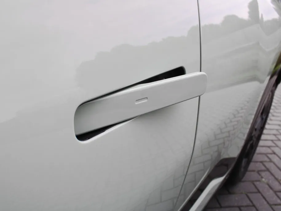 Kia EV3 GT-Line Business Edition 81.4 kWh | Nieuw | Direct leverbaar | Actieradius tot 563 km (WLTP) | 18% bijtelling | Gratis metallic lak t.w.v. € 795! |