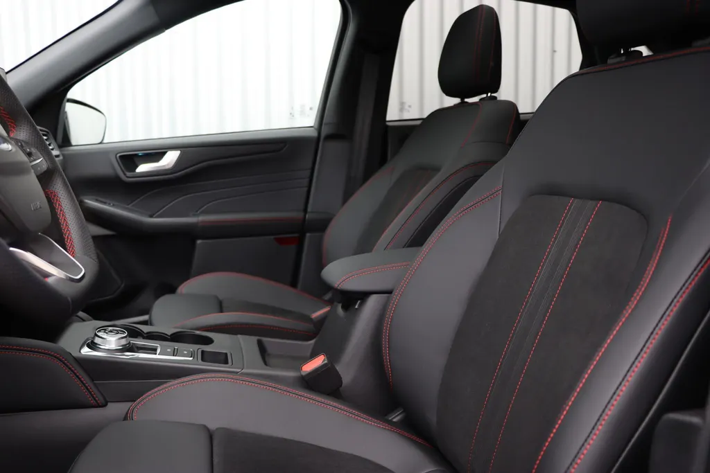 Ford Kuga 2.5 PHEV ST-Line X | Nieuw te bestellen | tot €4.000,- korting | 2100kg trekgewicht | 0,99% rente Ford Options!