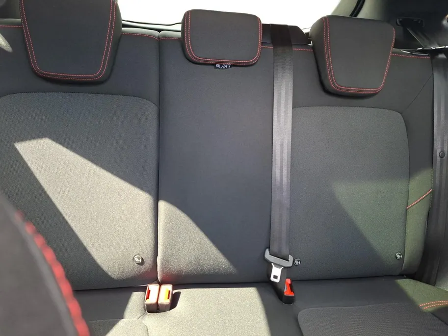 Ford Puma ST-Line | Stoel- stuur en voorruitverwarming | Trekhaak | Kantel / schuifdak | Adaptieve led koplampen | All weather banden