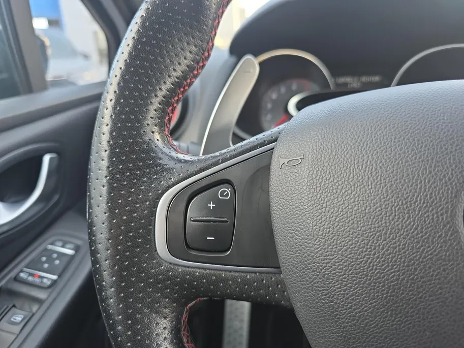 Renault Clio 1.6 Turbo R.S. Trophy 220PK| Automaat | Akrapovic  | Achteruitrijcamera | Bose Sound | Stoelverwarming | Lederen bekleding | 12 maanden garantie! |