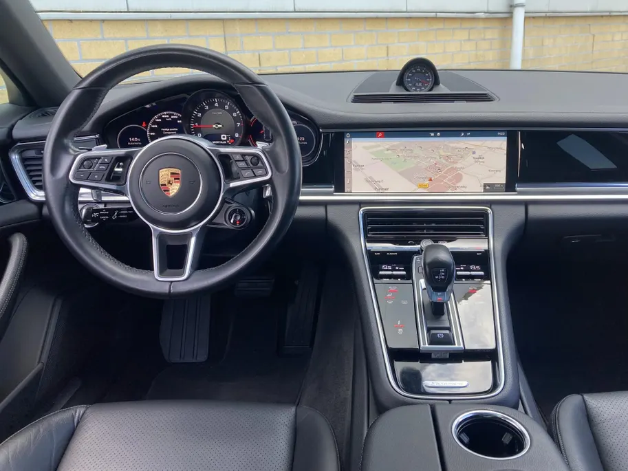 Porsche Panamera Sport Turismo 4 - 3.0 331 pk Sport Chrono - Panoramadak - Stoelverwarming  - Luchtvering - 21 inch lichtmetalen velgen
