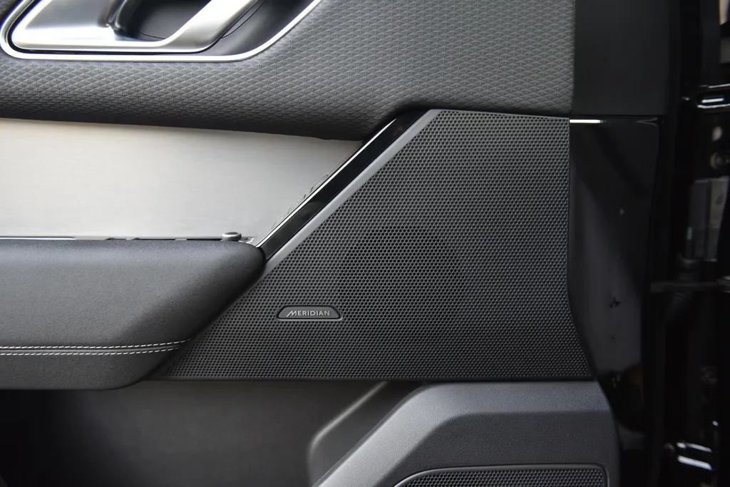 Land Rover Range Rover Velar P400e R-Dynamic SE