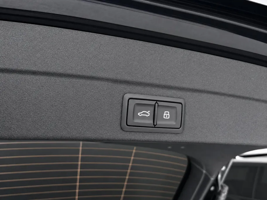 Audi A6 Avant 2.0 367pk e-hybrid Quattro S edition Competition · Wegklapbare Trekhaak · B&O Audio · 360 Camera · Elek. voorstoel · Matrix LED · 20'' Inch · Garantie t/m 29-07-2030 of 100.000km