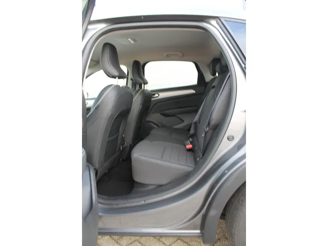Renault Arkana 1.6 E-Tech Hybrid 145 PK Intens | Elektrisch bedienbare trekhaak | Camera achter | Bose geluid | Groot scherm | Reservewiel | Dode hoek sensoren | Adaptieve cruise controle |