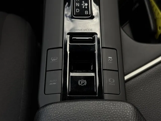 Toyota C-HR 2.0 PHEV 220 Dynamic Bi-Tone | All Seasons