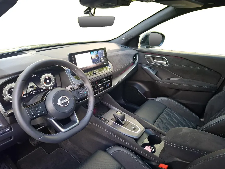 Nissan QASHQAI 1.3 MHEV Xtronic Tekna Plus | RONDOM CAMERA | CARPLAY | STOEL, STUUR EN VOORRUITVERWARMING | PANO DAK |
