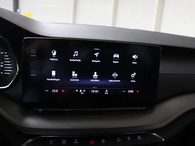 Škoda Octavia Combi 1.0 e-TSI Business Edition Navigatie | Parkeersensoren achter | Led verlichting | El. achterklep