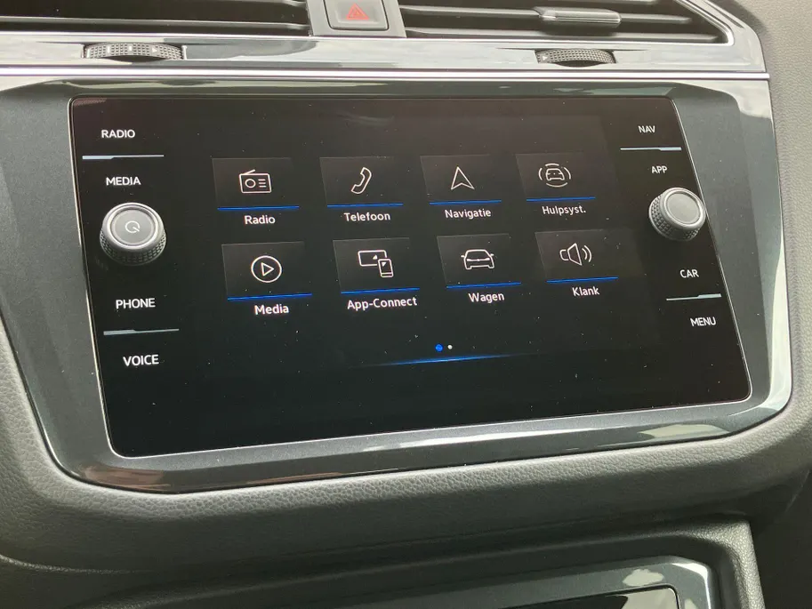 Volkswagen Tiguan 1.5TSI/150PK R-Line Black Style DSG · Panoramadak · Camera · Apple/Android Car Play · Stoel- & stuurverwarming