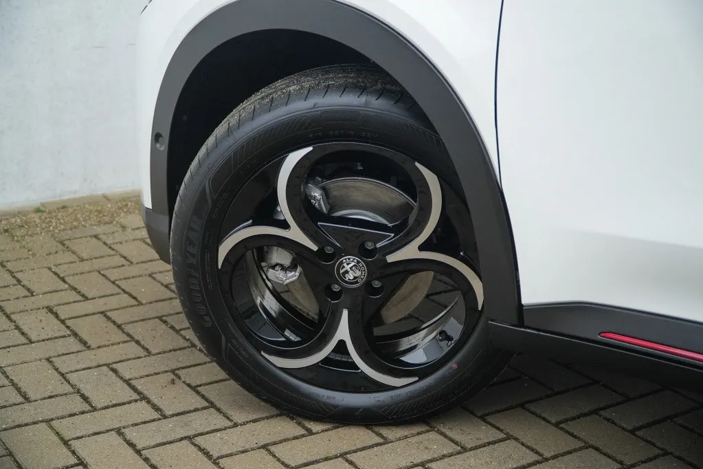 Alfa Romeo Junior 1.2 Turbo 136 PK Ibrida Speciale | Techno | Camera | Navi | Carp
