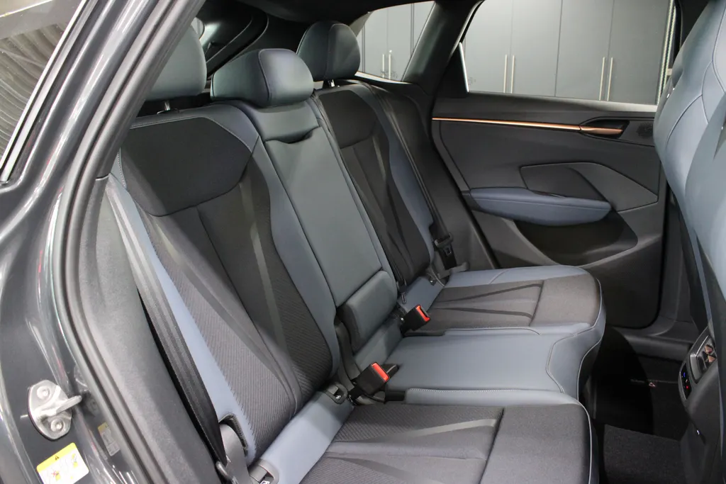 CUPRA Terramar 1.5 TSI e-Hybrid Business / Trekhaak / Pan. dak / Stoel + Stuur verw. /