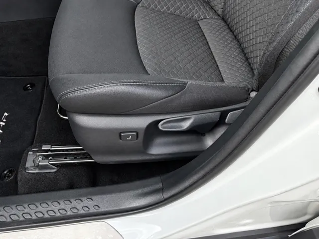 Toyota C-HR 1.8 Hybrid Style Bi-Tone | Parkeersensoren | Stoelverwarming