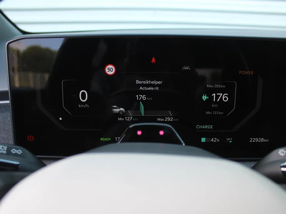 Kia EV3 GT-Line 81.4 kWh | Stuur-/stoelverwarming | Schuifdak | Camera | Dodehoek detectie | Elek. stoelverstelling | 19' LM | LED | Telefoonlader |