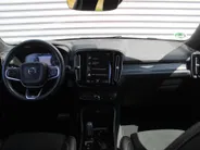 Volvo XC40 2.0 T4 R-Design | Keyless | HK Audio | Adap. Cruise | PDC | Elek. Trekhaak | 19' Velgen | Elek. Kofferklep | Camera | Stoelverwarming |