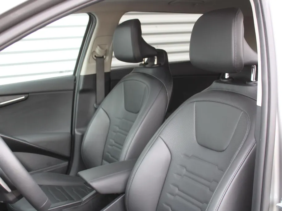 Kia Niro 1.6 GDi Hybrid DynamicPlusLine | Schuif-/kanteldak | Stuur-/stoelverwarming | Cruise adapt. | Camera | Clima | 16' LM | Navi |