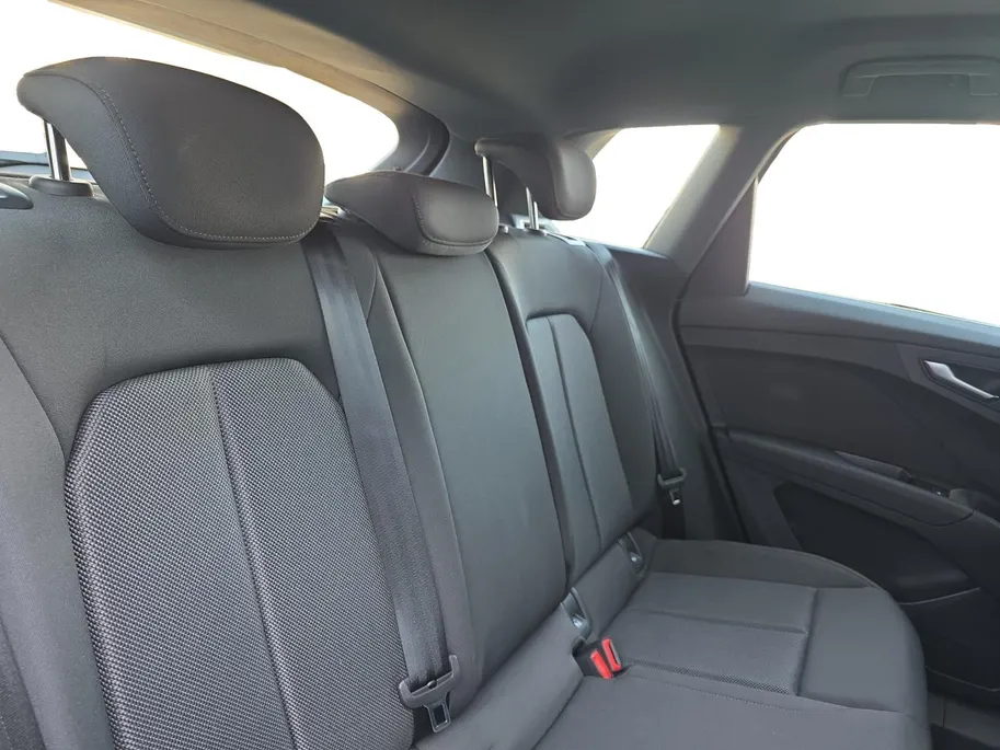 Audi Q4 e-tron 35 Launch edition Advanced 55 kWh | 1e Eigenaar | Dealer onderhouden | Android Auto/ Apple Carplay | Adaptieve Cruise Control | Dodehoekdetectie | Navigatie pack | 20'' velgen | 12 maanden garantie