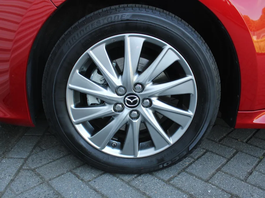 Mazda 2 Hybrid 1.5 Select | Trekhaak | Stuur-/stoelverwarming | Camera | HUD | Telefoonlader | Dodehoek detectie | Cruise adapt. | Clima | 16' LM |