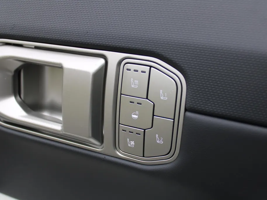 Kia EV4 GT-PlusLine 81.4 kWh | Schuifdak | Stuur-/stoelverwarming + ventilatie | Camera rondom | Elek. stoelverstelling | Leer | HUD | LED | 19' LM |